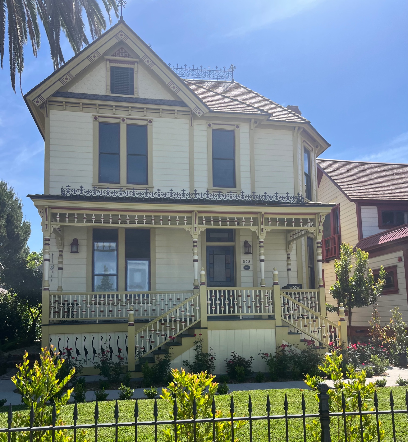Victorian home with a completed roof by Savely Roofing
